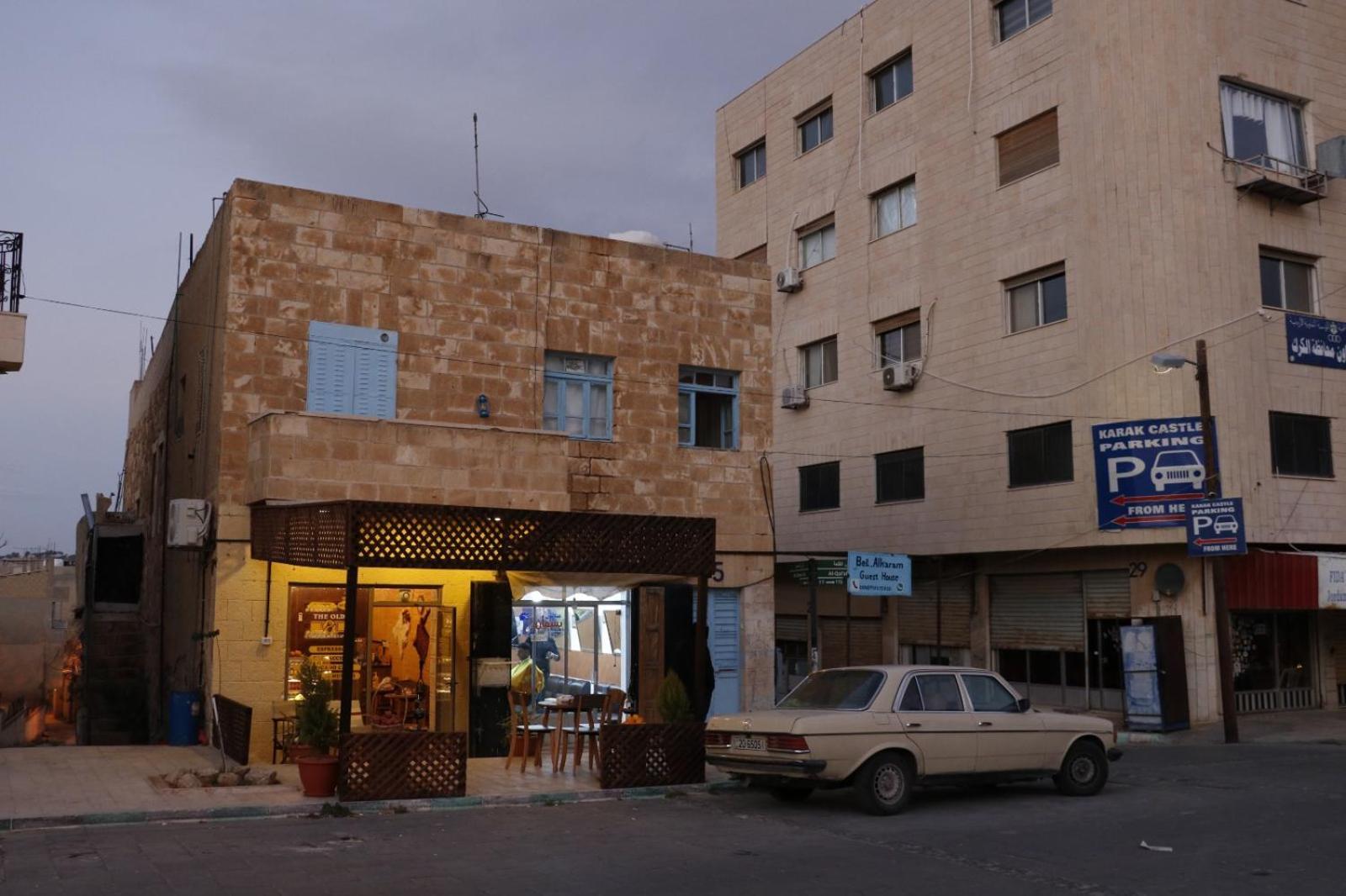 Hotel Beit Alkaram à Al Al Karak Extérieur photo